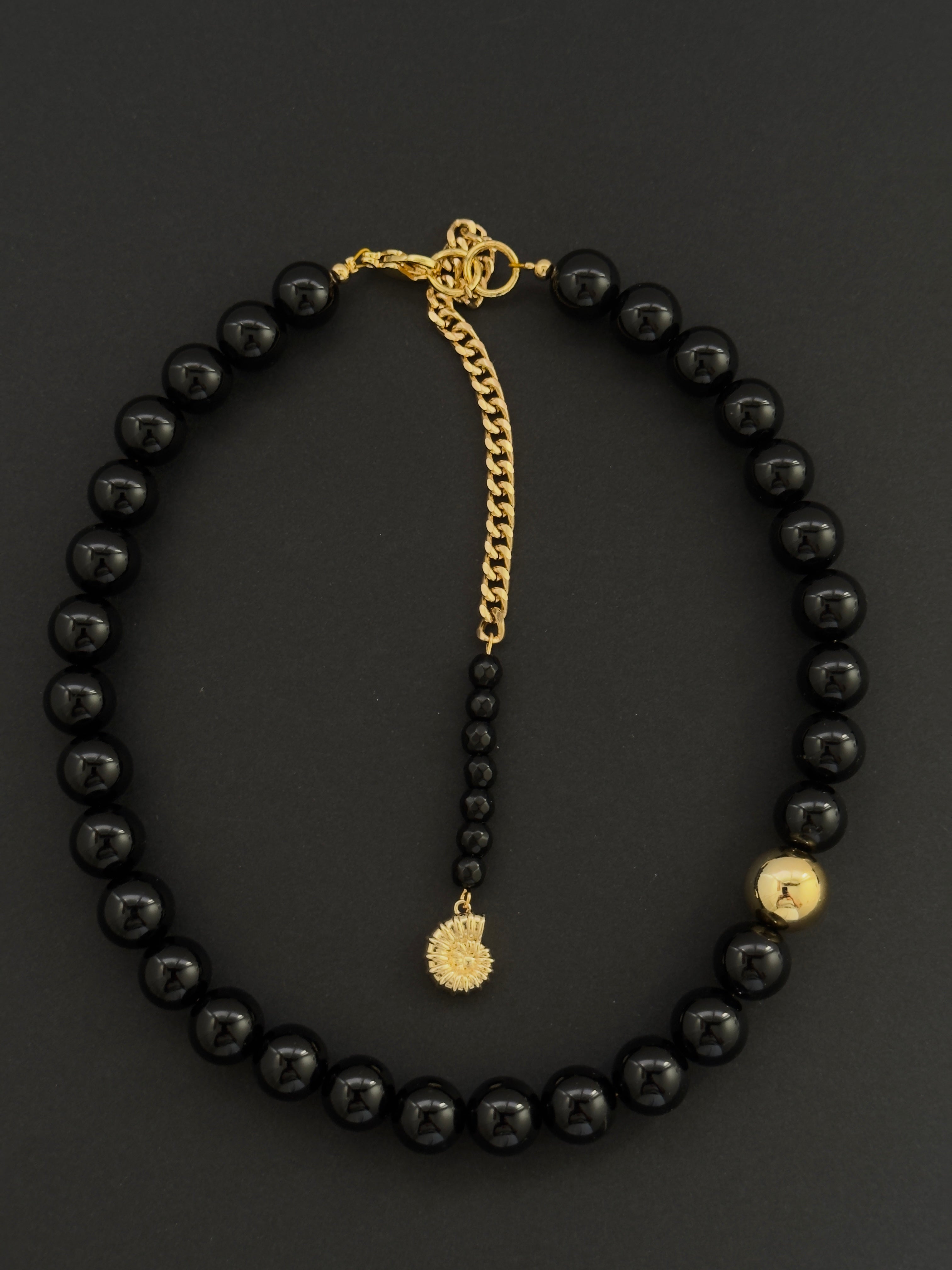 COLLAR ONYX DORÉ